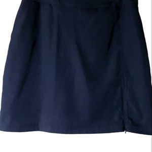 TAIL skirt skorts size 8 waist 32in skirt  length 18inches